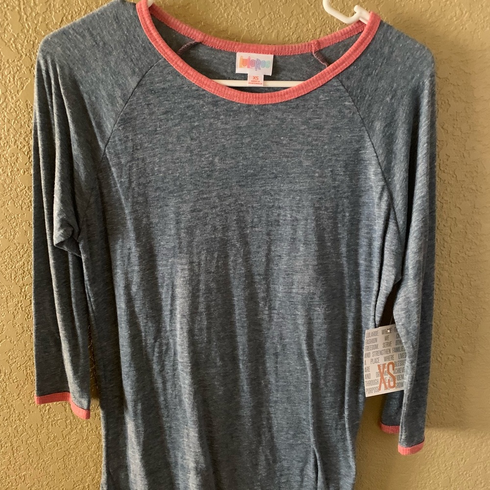 NWT......Lularoe Randy raglan top. Size xs.
